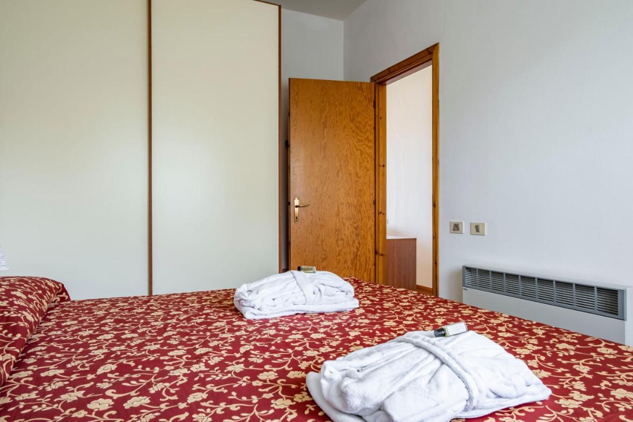 L&M Apartments - Pool - By Host4U Muscoline Ngoại thất bức ảnh