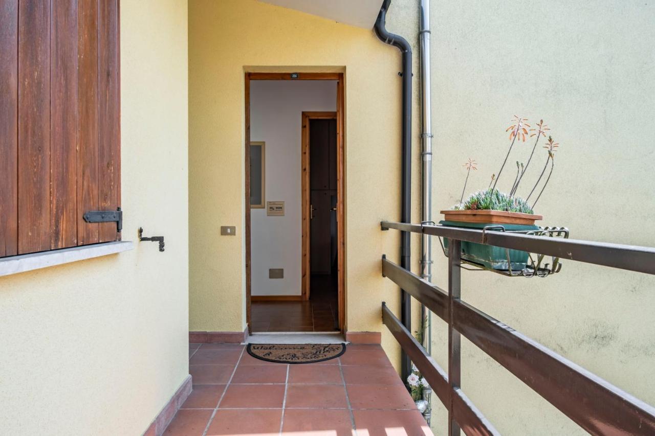 L&M Apartments - Pool - By Host4U Muscoline Ngoại thất bức ảnh