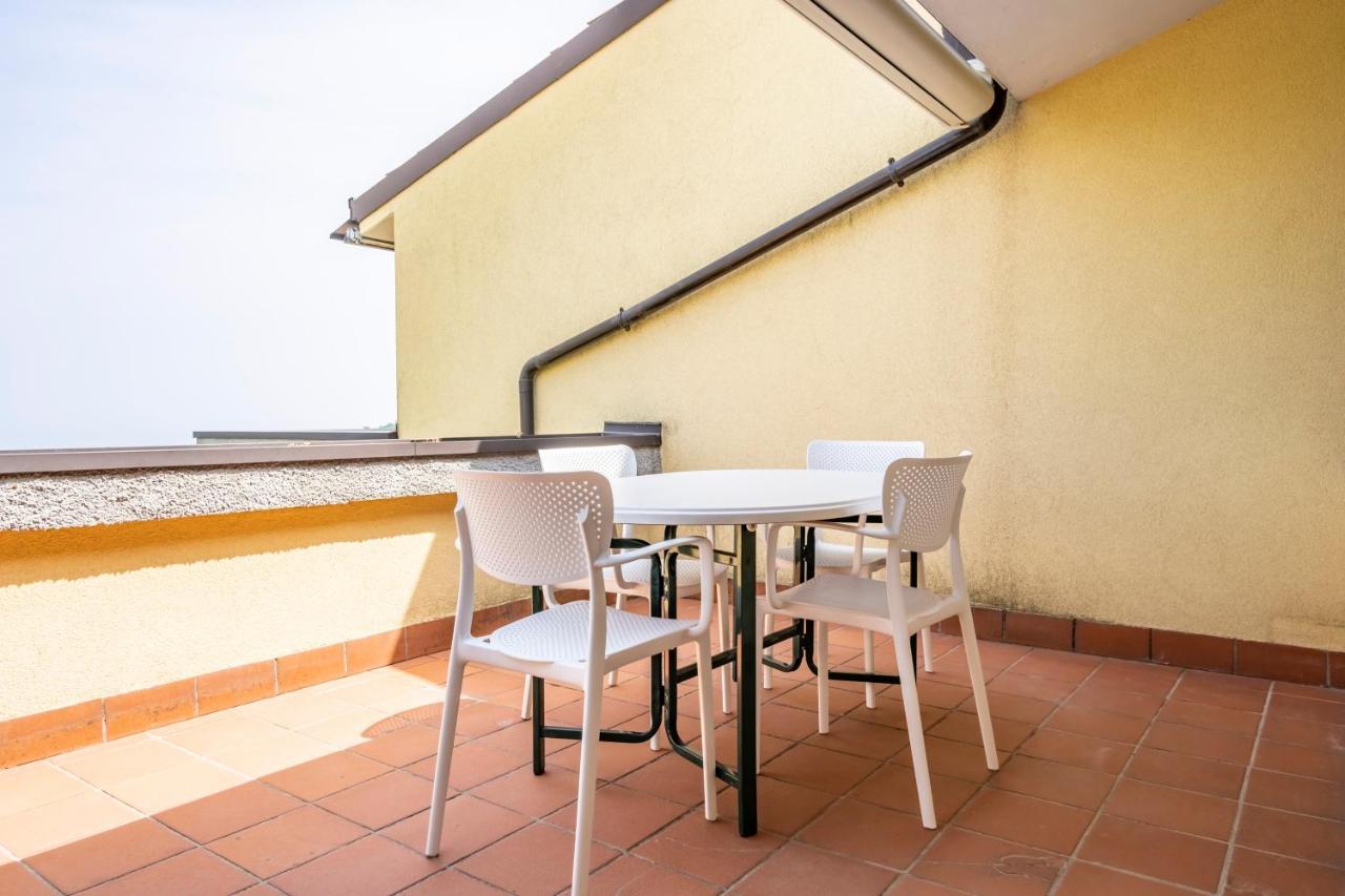 L&M Apartments - Pool - By Host4U Muscoline Ngoại thất bức ảnh