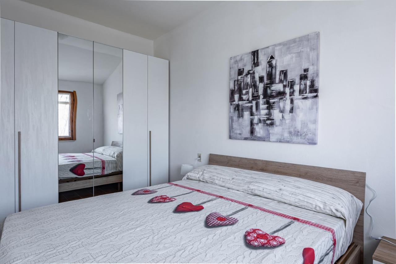 L&M Apartments - Pool - By Host4U Muscoline Ngoại thất bức ảnh